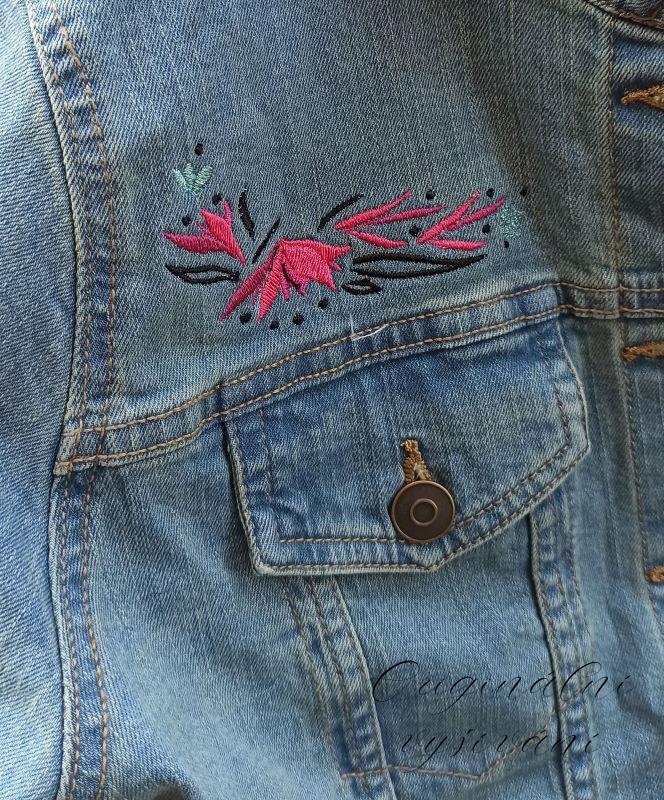 Džínová bunda - světle modrá s výšivkou - motýl